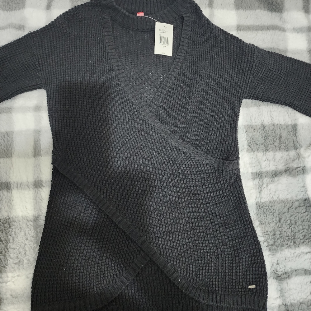 Guess Criss Cross sweater